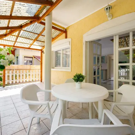 Holiday Home Balaton H2056 Casa vacanze Balatonszarszo